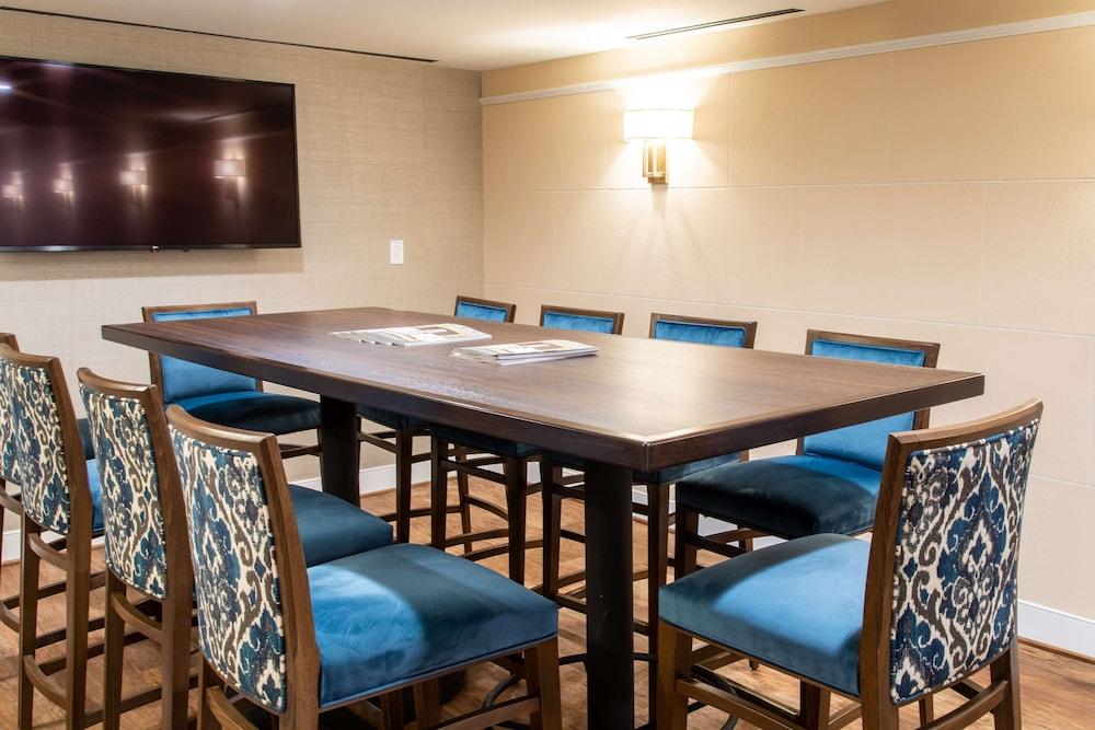 Hotel Independence Park Hotel, Premier Collection 3*