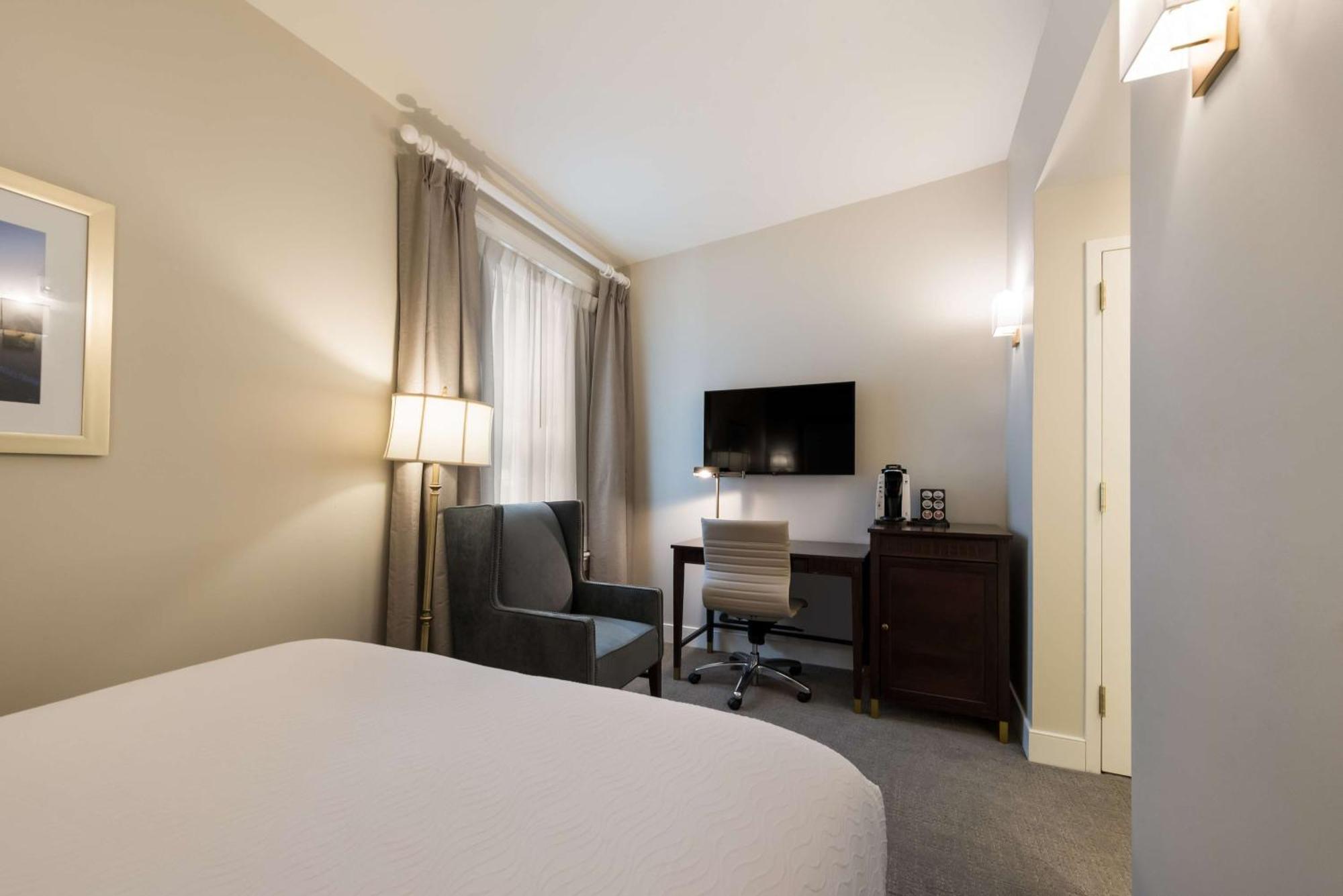 Independence Park Hotel, Premier Collection