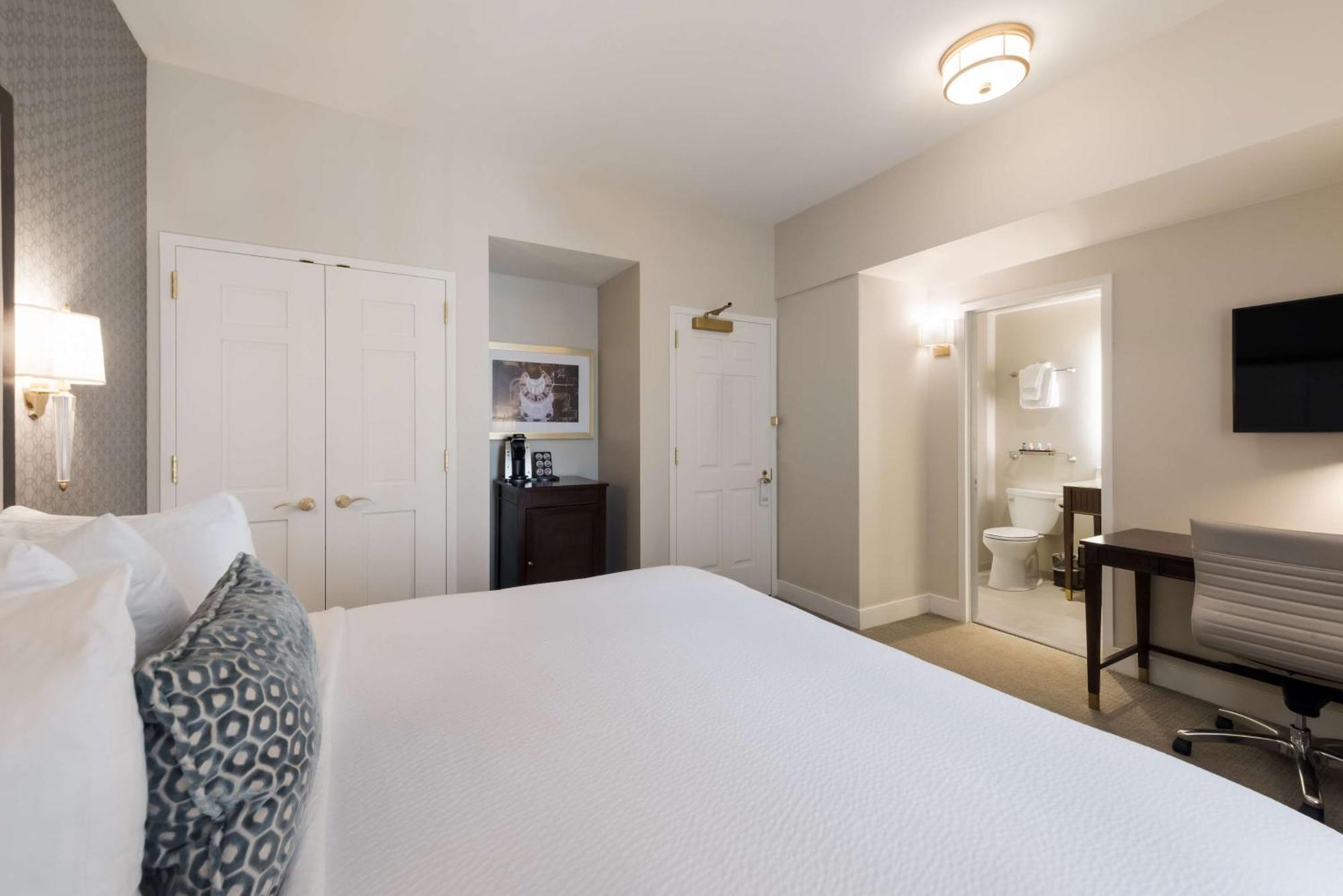 Independence Park Hotel, Premier Collection 3*